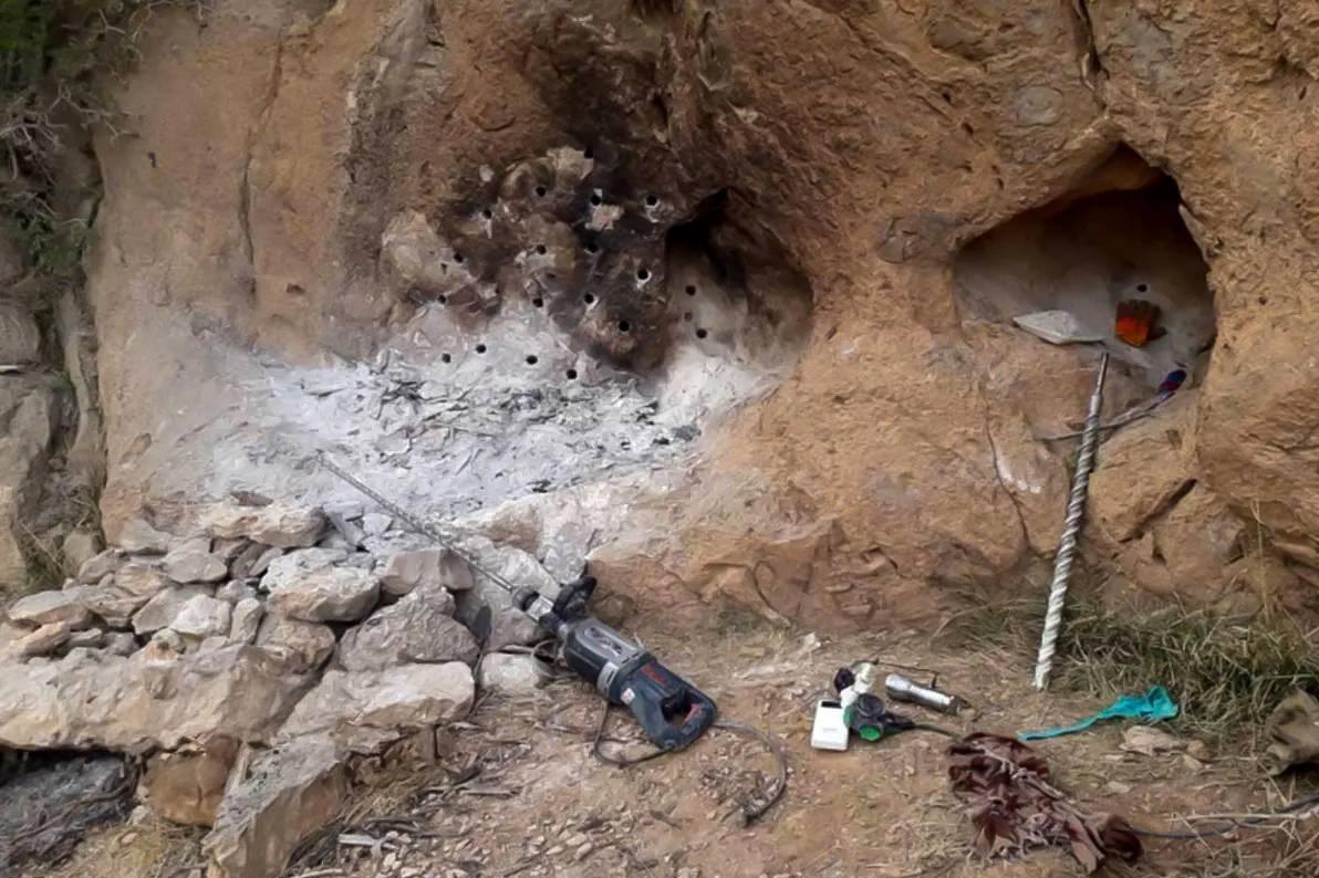 14040202094535752326440410-1