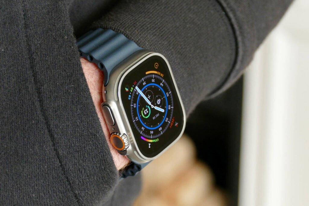 2025-apple-watch-ultra-satellite-messaging-1_1-1024x683-2