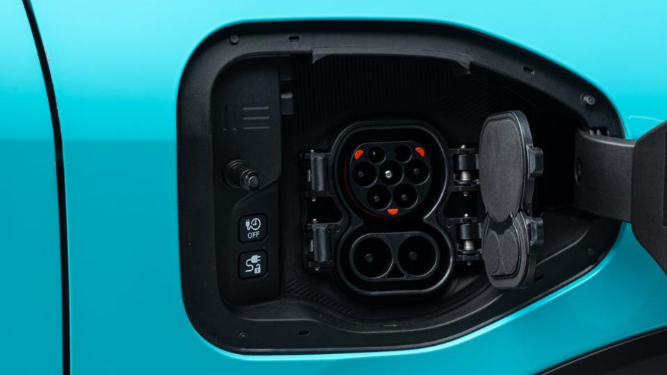 fotojet20-202025-07-02t145554-183638870649661896946 2026 نیسان لیف