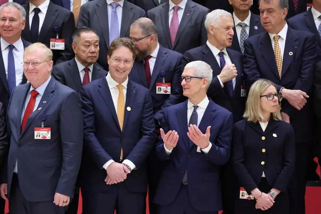 tim-cook-says-chinas-deepseek-ai-is-excellent-2-jpg نظر تیم کوک درباره دیپسیک