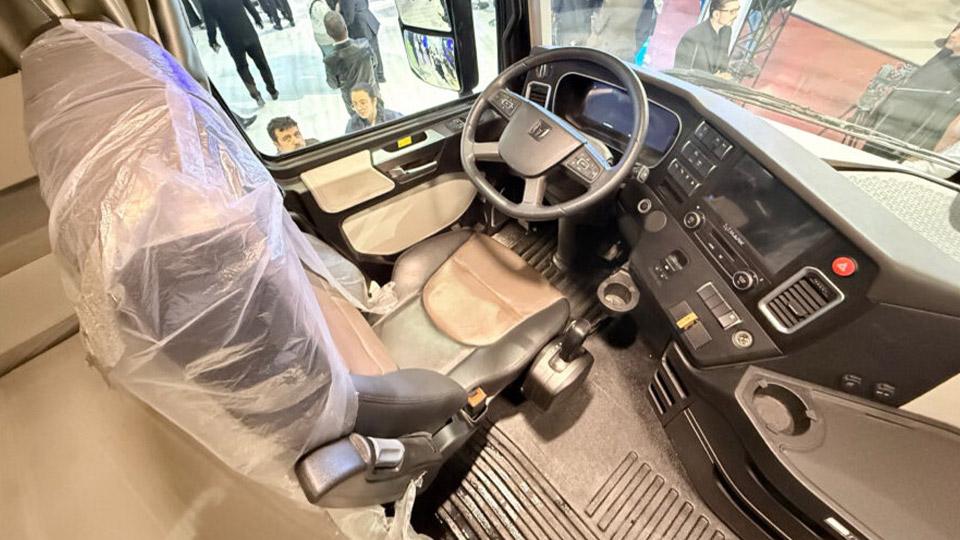 29638994249247943345